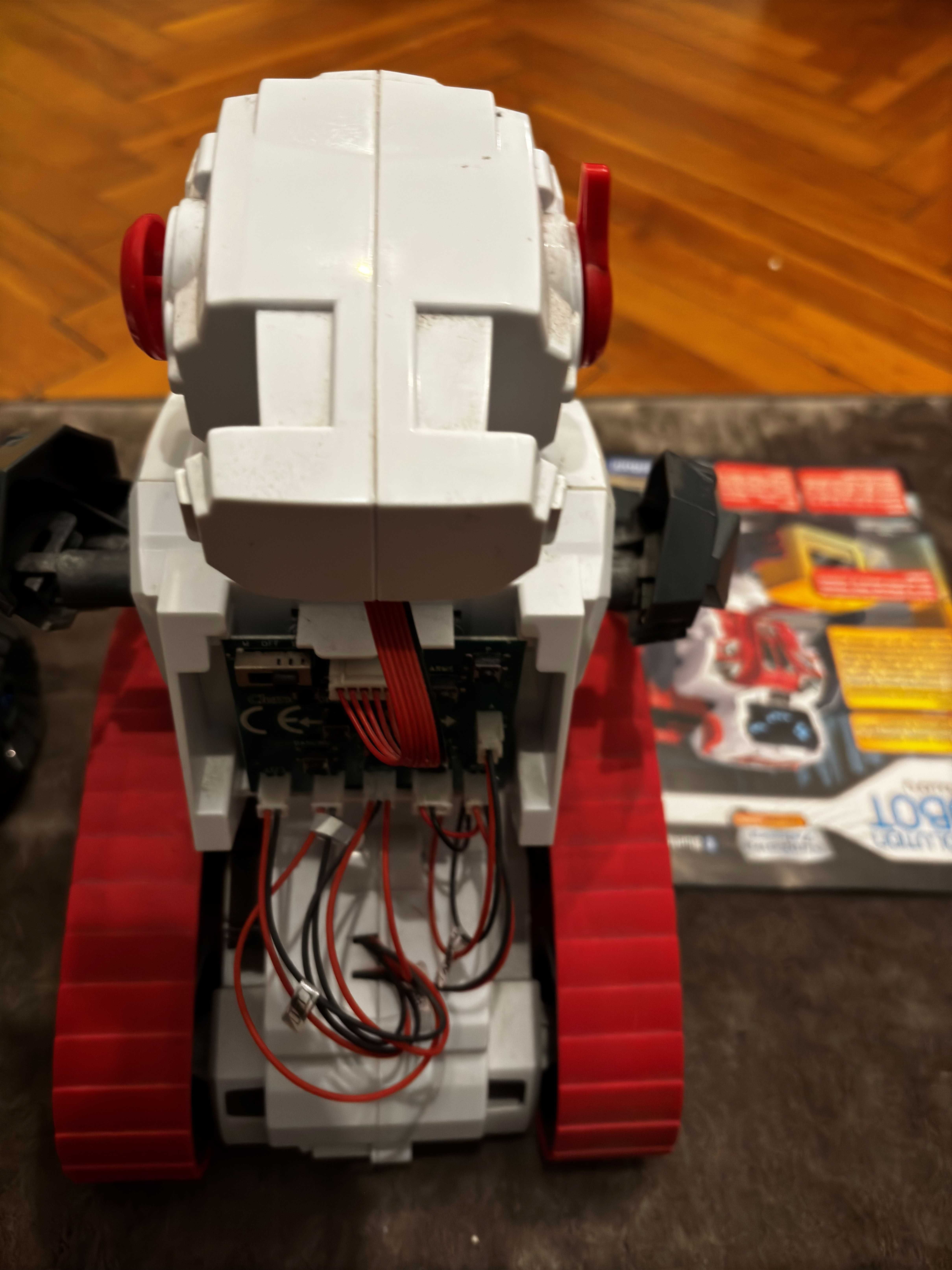 Evolution Robot Clementoni -Duży czerwony Robot programowalny