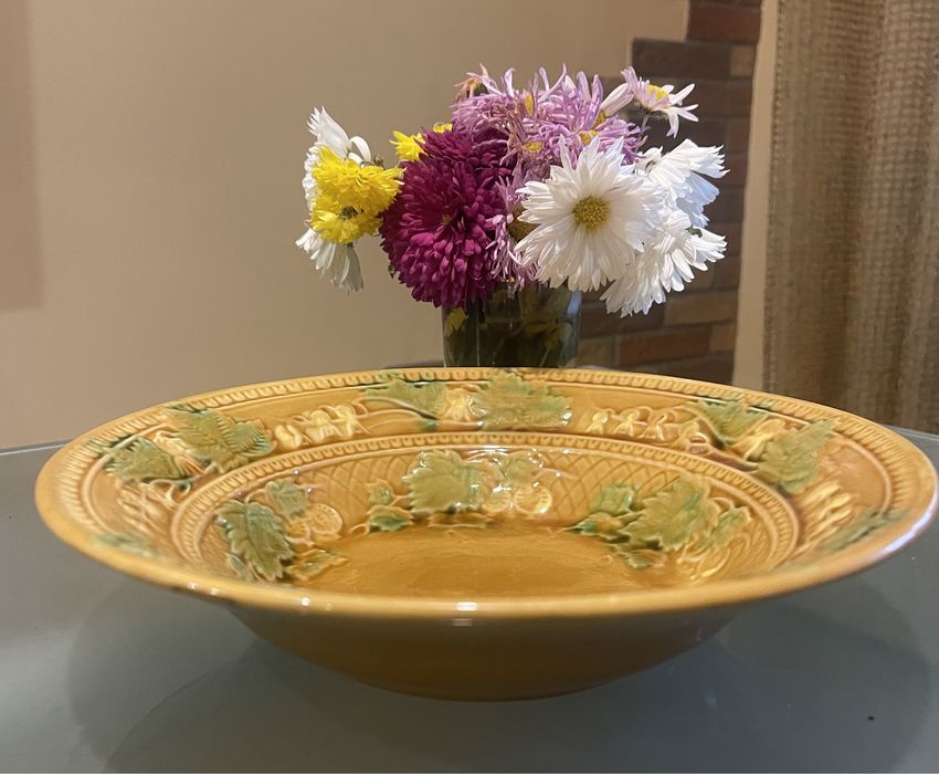 тарілка з майоліки (глазурована кераміка) у стилі ретро / винтаж