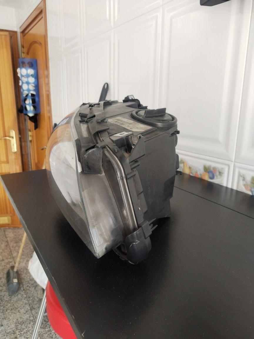 Farol BMW 520d f11