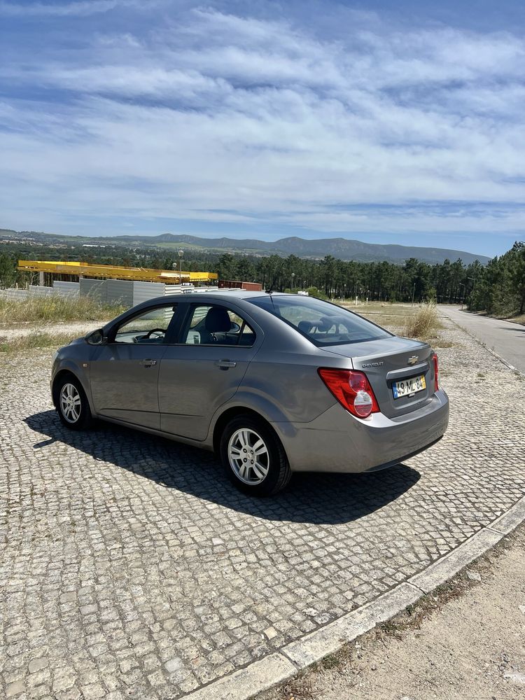 Chevrole Aveo 1.2 LT - Financiamento