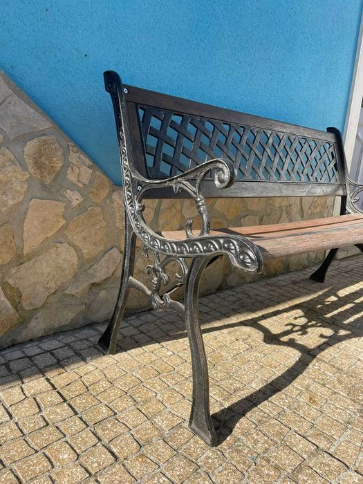 Banco de Jardim em Ferro Fundido e Madeira