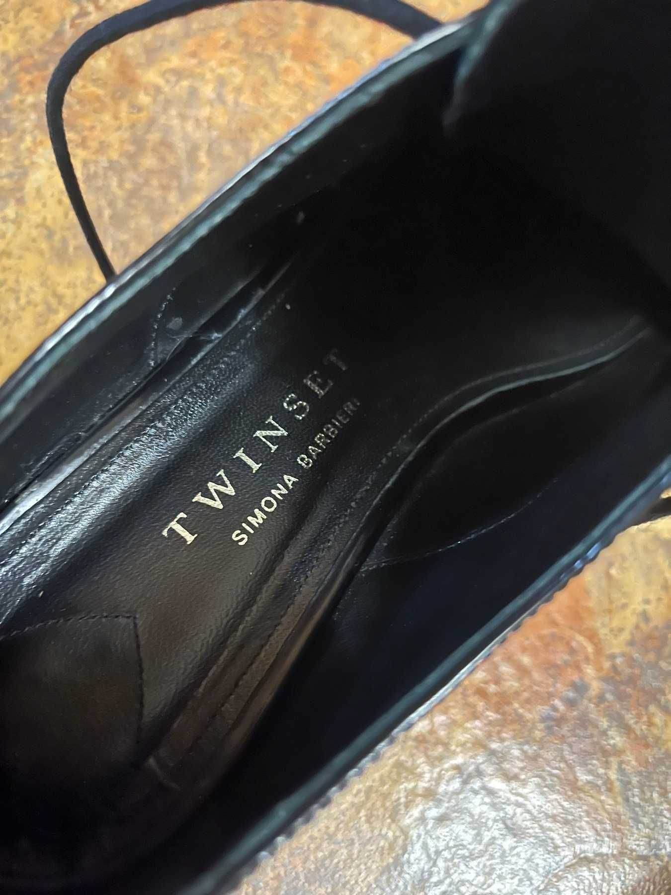Продам туфлі Twinset з натуральної шкіри у гарному стані.