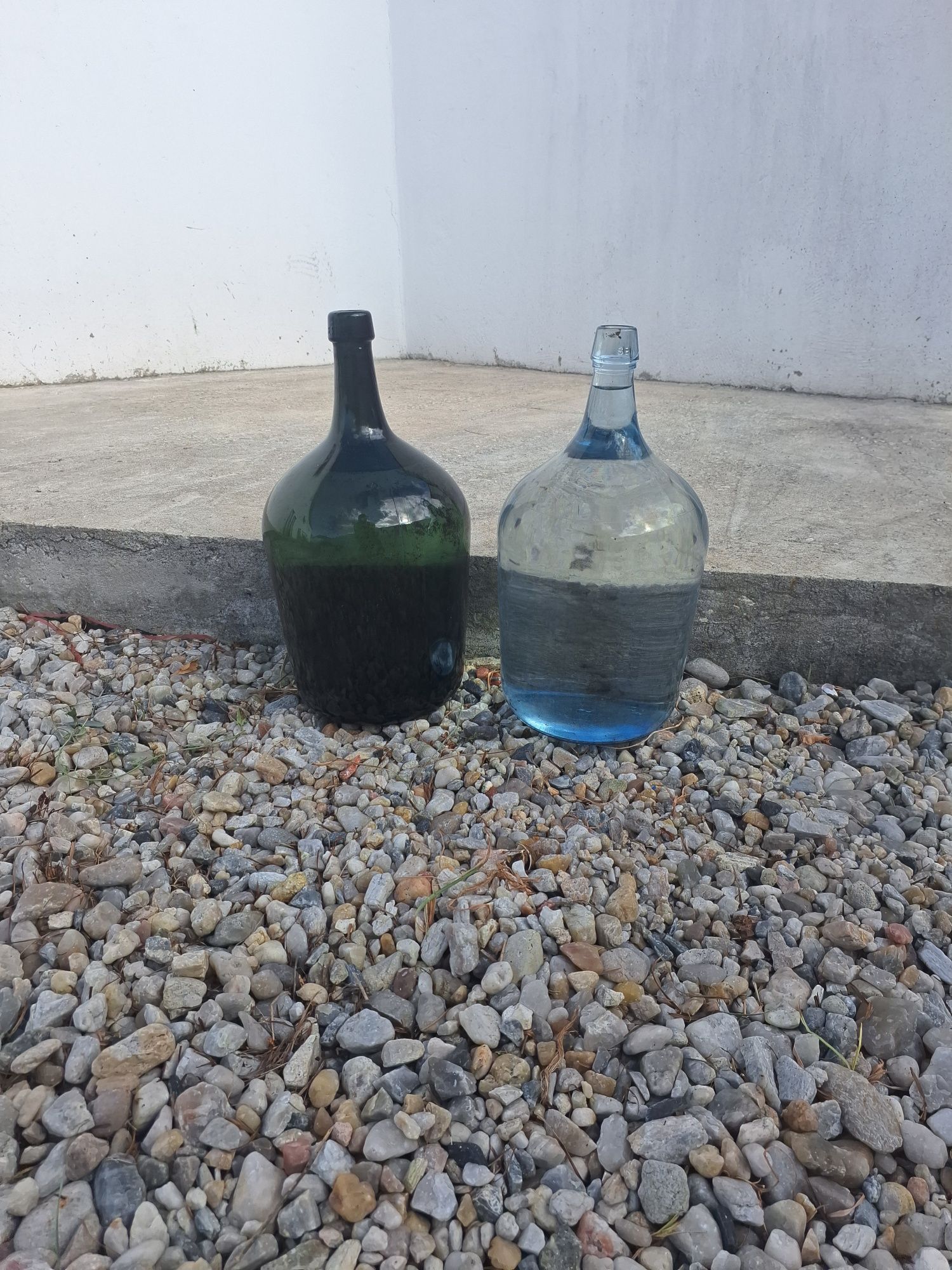 Garrafões de vidro