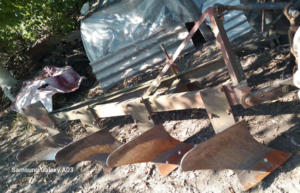 Плуг чотирьохкорпусний