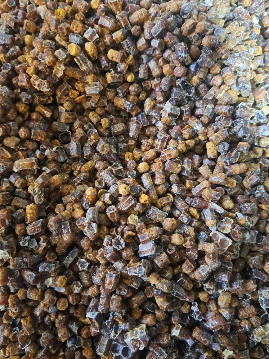 Pyłek kwiatowy, pierzga , wosk pszczeli , kit , propolis , miody