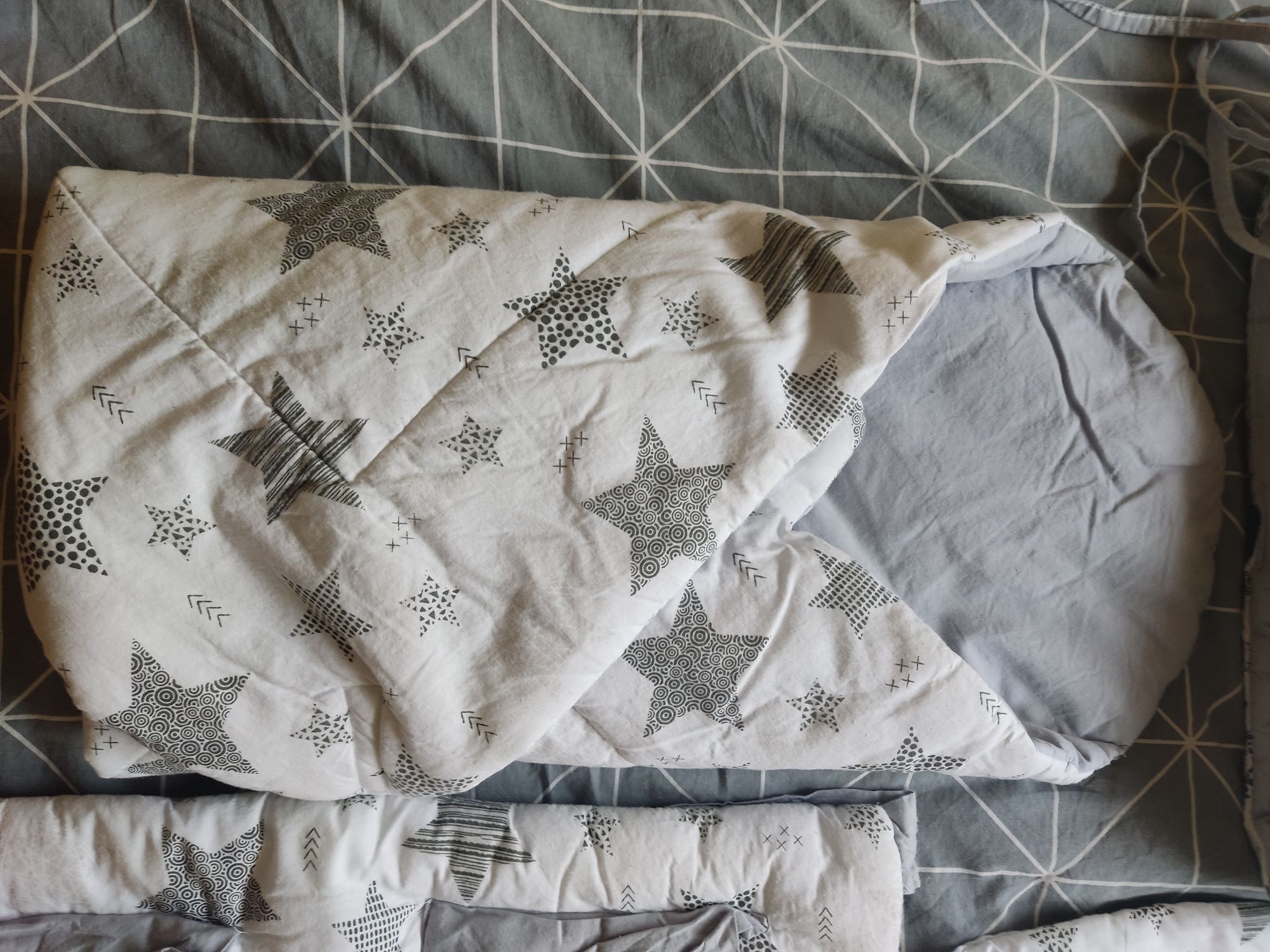 Wyprawka dla niemowlaka do łóżeczka