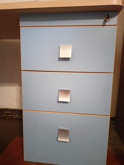 Продам письмовий стіл