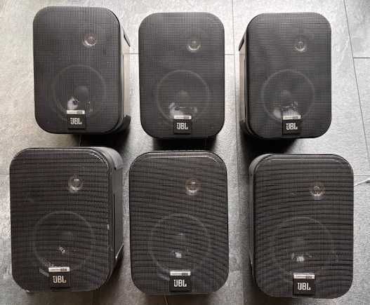 Zestaw 6szt. JBL CONTROL ONE + uchwyty do domu, ogródka, restauracji