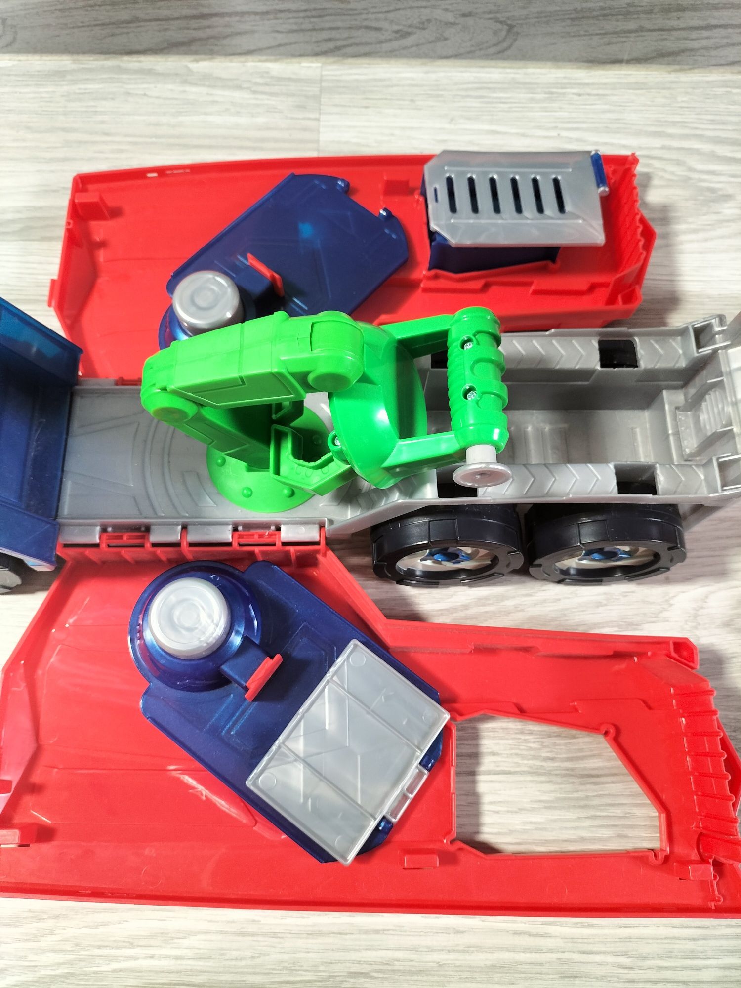 Duży pojazd transporter Pidżamersi Hasbro Pojazd transformujący PJ Mas