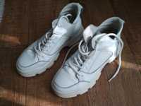 37 Жіночі черевики Lonza білі шкіряні