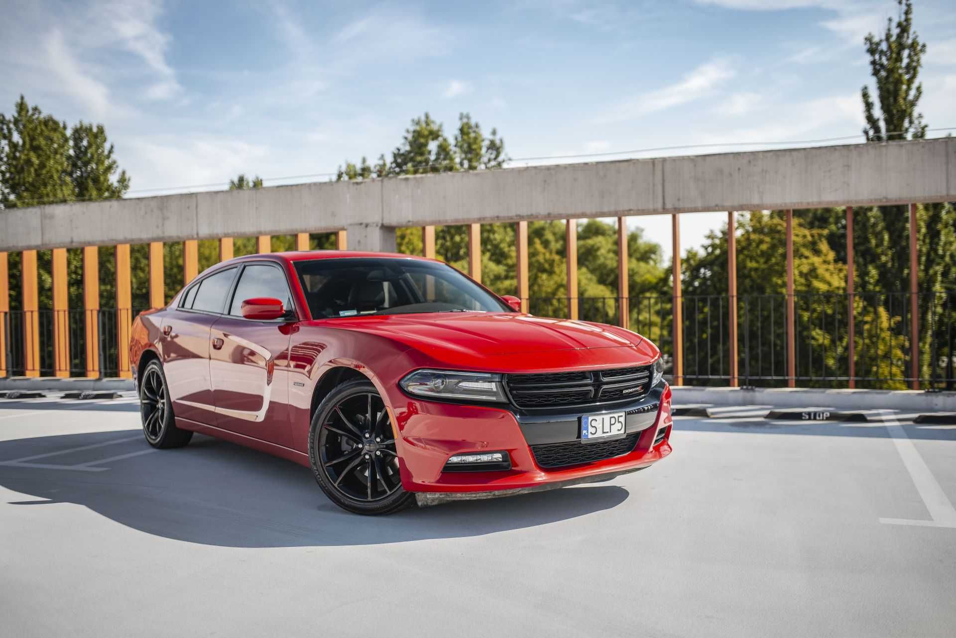 Wynajem aut AMERYKAŃSKICH V6 V8 Mustang Camaro Challenger LOTNISKO