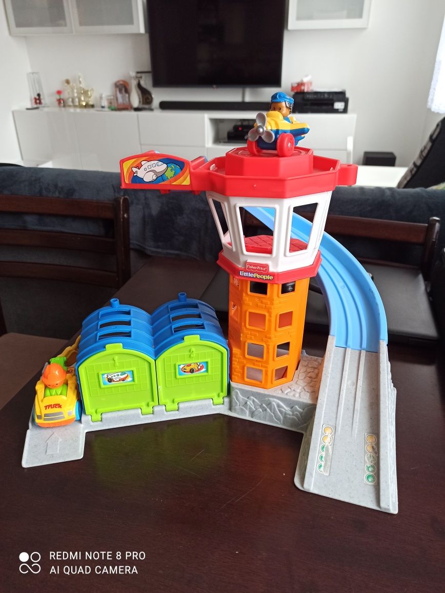 Port lotniczy małego odkrywcy Fisher price