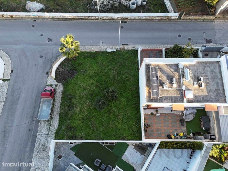 Lote de Terreno para Venda em Estômbar - Lagoa