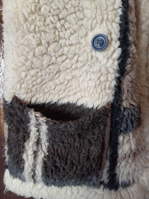 Продаются теплые жилетки из овчины