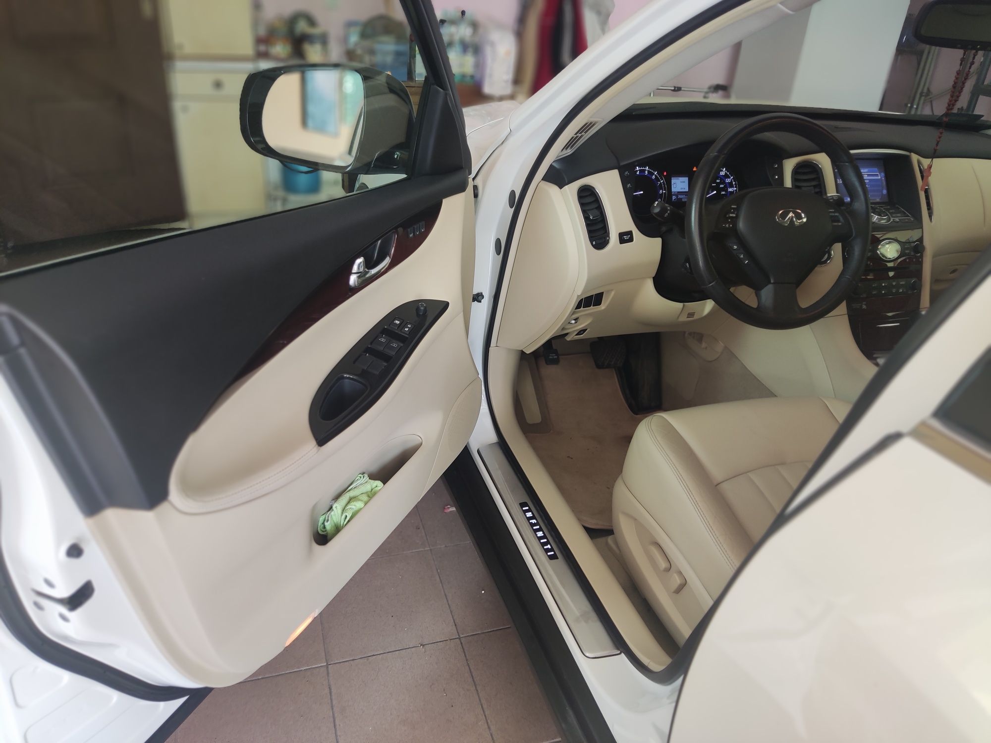 Infiniti qx 50 jedyny z takim przebiegiem
