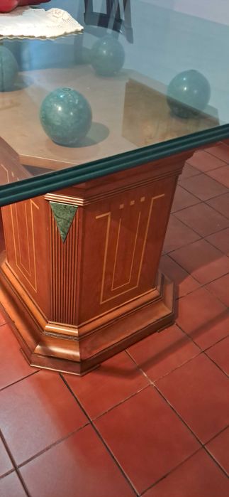 Estante de sala e mesa