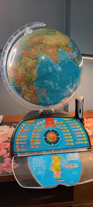 Globo Interativo 2.0- Exploramundo. Clementoni
» Pequeno sábio