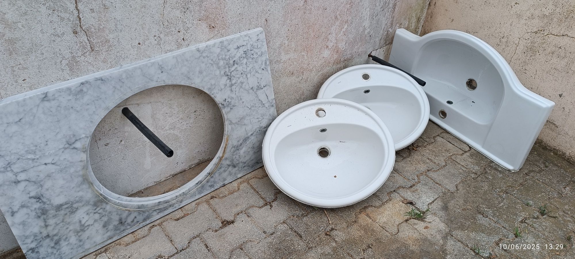 Lavatórios , com pedra