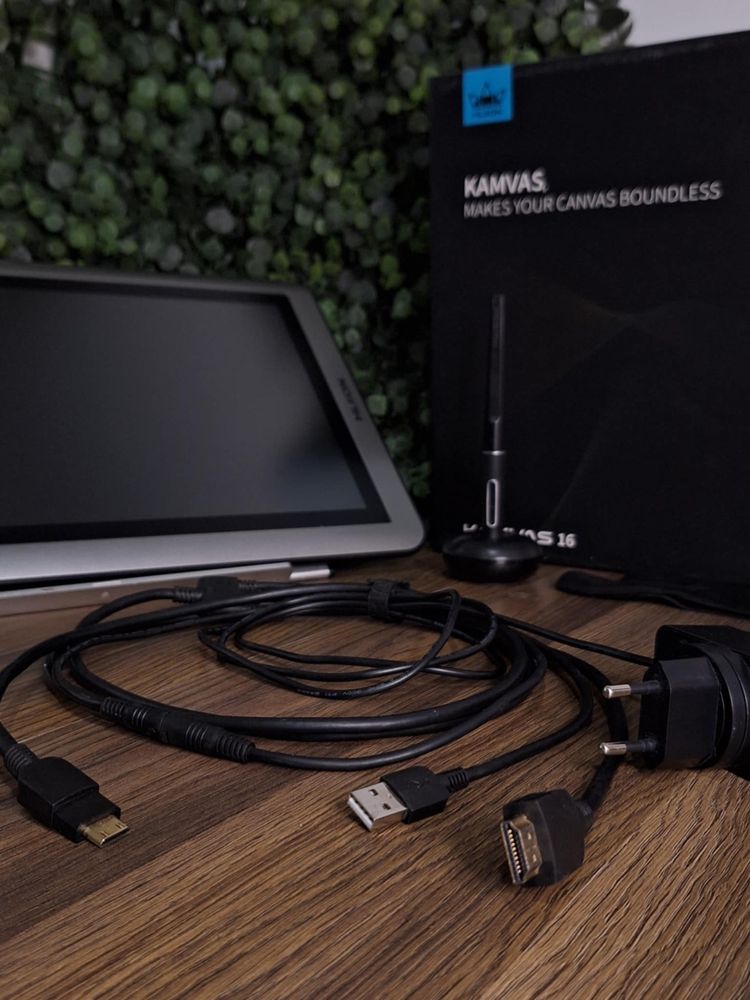Tablet graficzny Huion Kamvas 16 + akcesoria