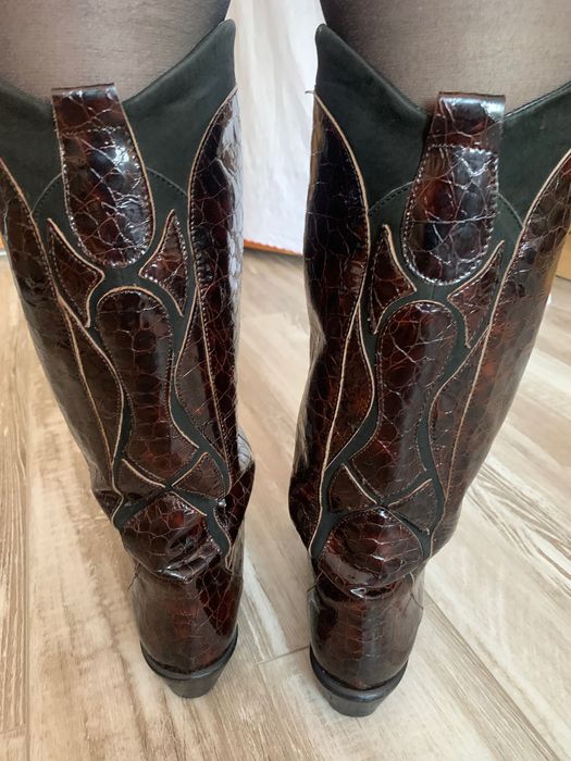 Шкіряні жіночі чоботи-козаки бордового кольору (Італія).Розмір 41.