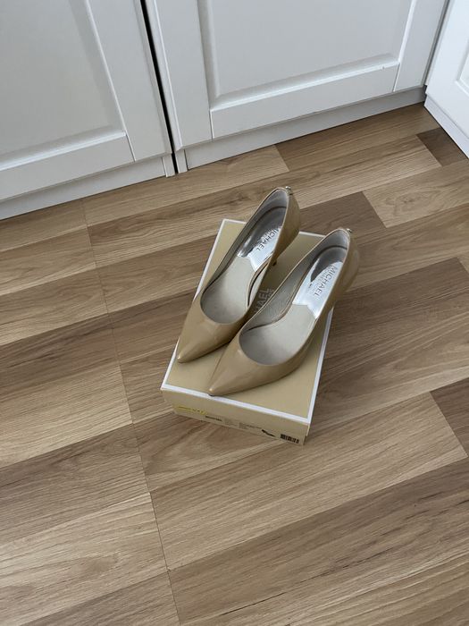 Szpilki nude cieliste Michael Kors
