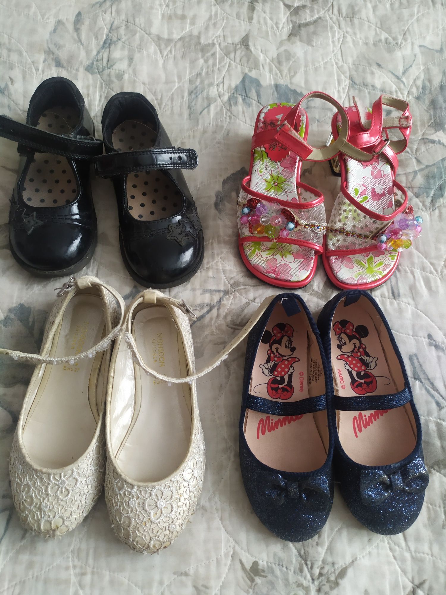 Святкове взуття для дівчаток