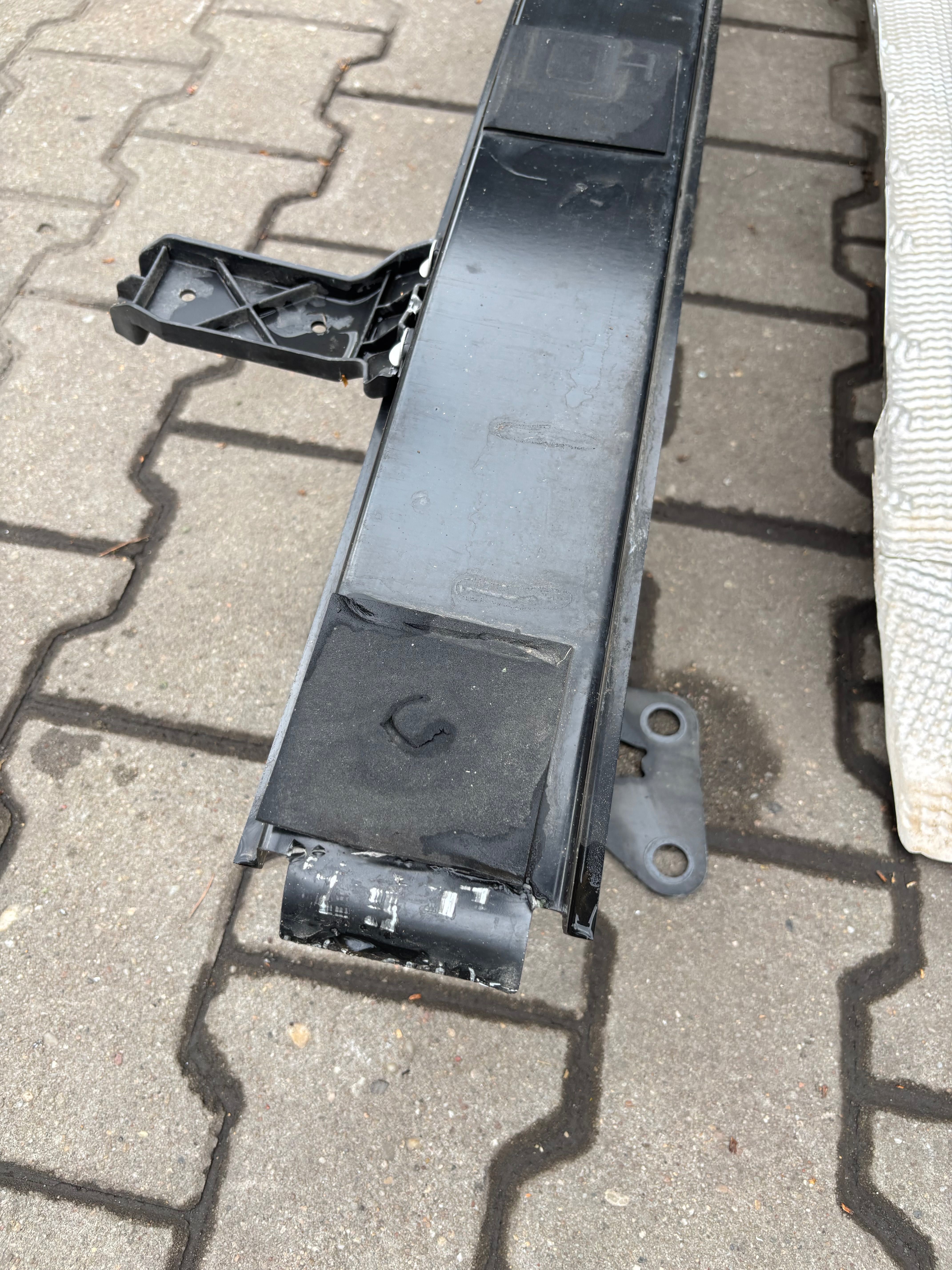 Belka zderzaka tył Renault Twingo III kompletna.
