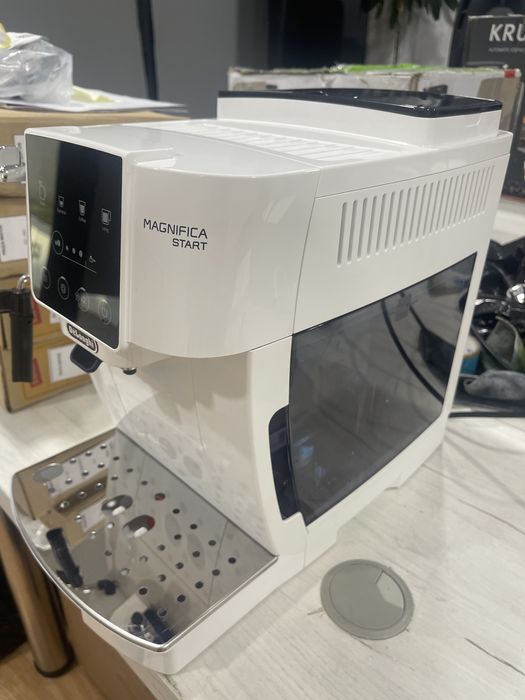 Máquina de Café Automática DELONGHI Magnifica Start