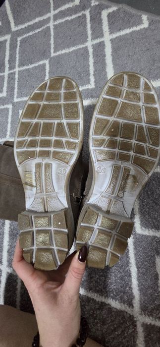 Нові замшеві сапоги