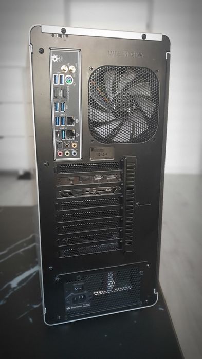 Komputer stacjonarny | i9-9900K | 24GB DDR4 | RTX 2080Ti | 1TB SSD | W
