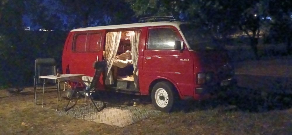 Toyota hiace lh 20
