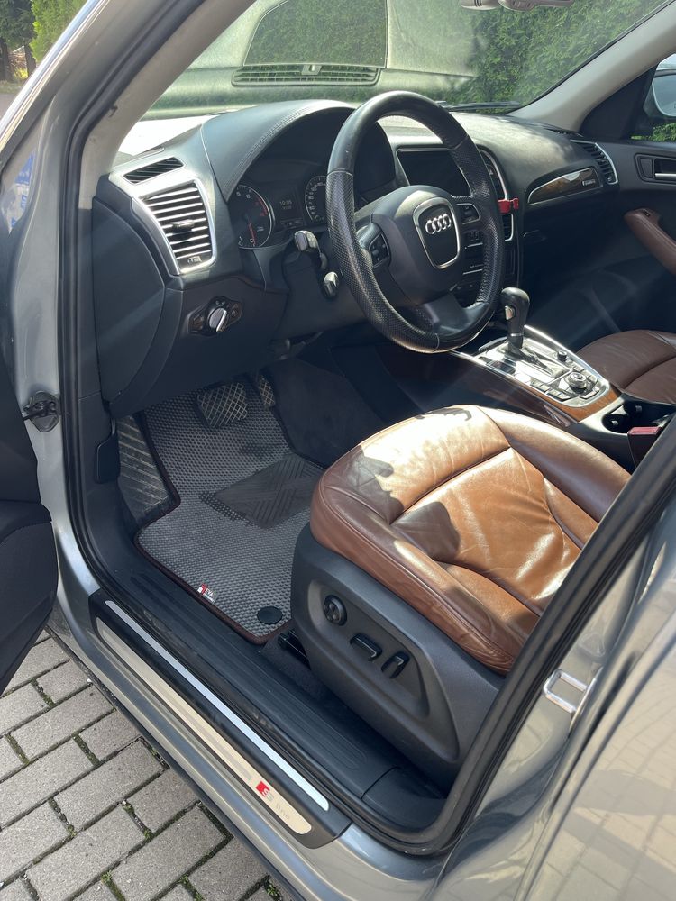 Audi Q5 3.2FSi 270km  2010r s-line