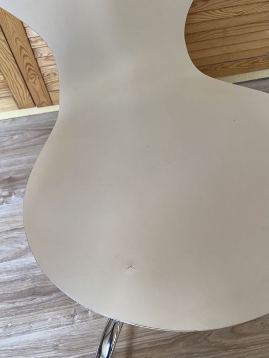 Białe krzesło JYSK