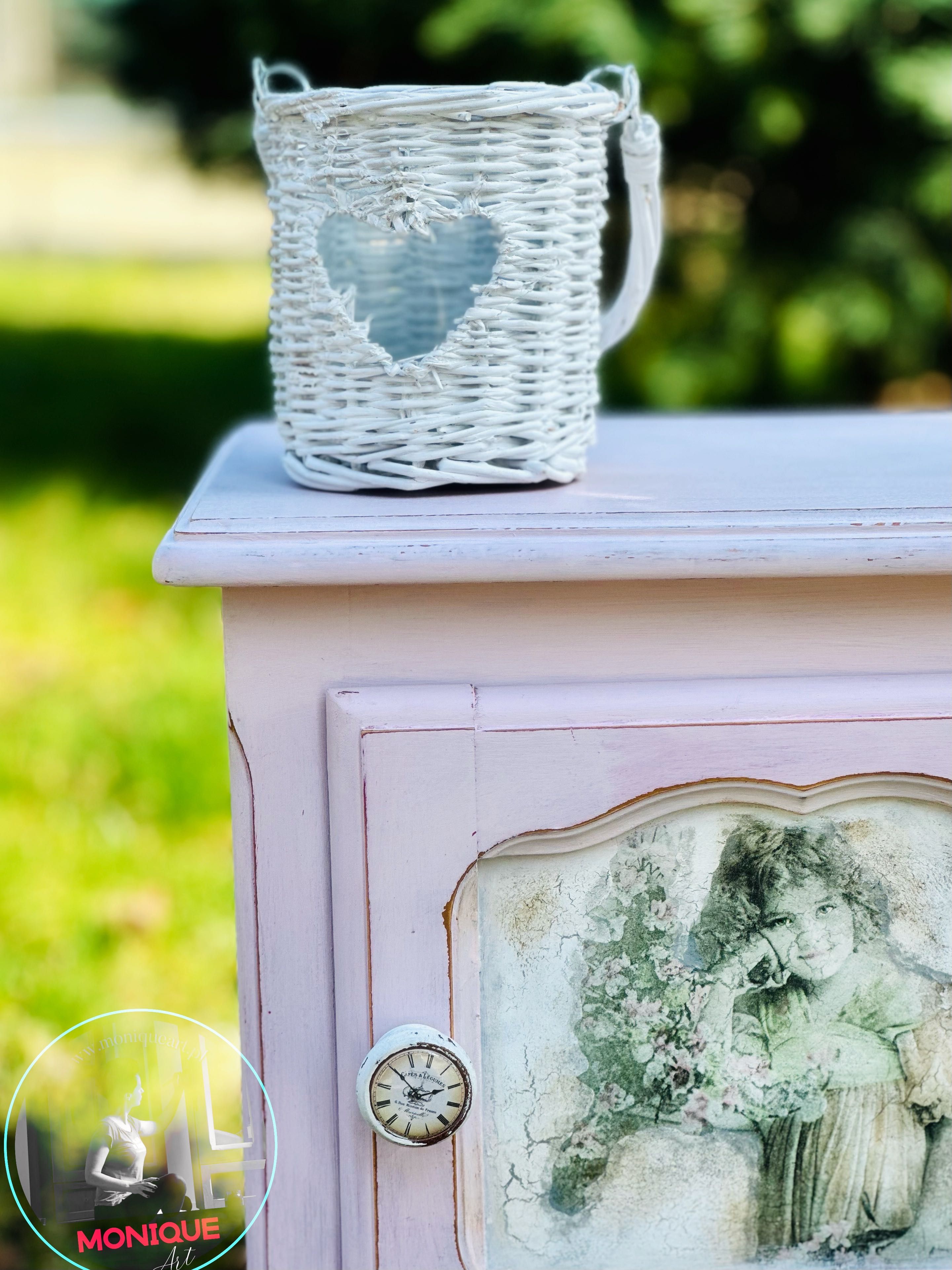 Romantyczna szafka shabby chic