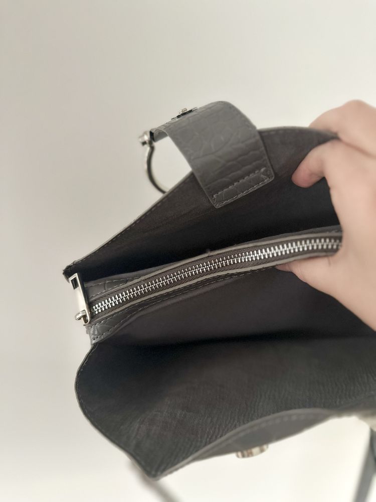 Szara listonoszka torebka na ramię crossbag pojemna przegródki