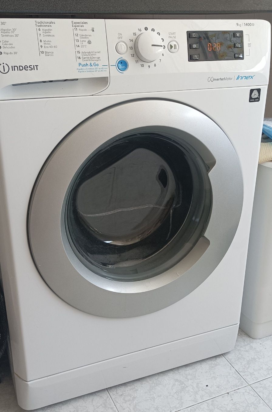 Máquina de lavar roupa 9 kg