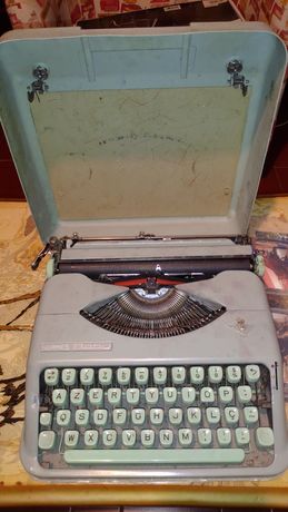 Vendo Máquina de escrever antiga,
