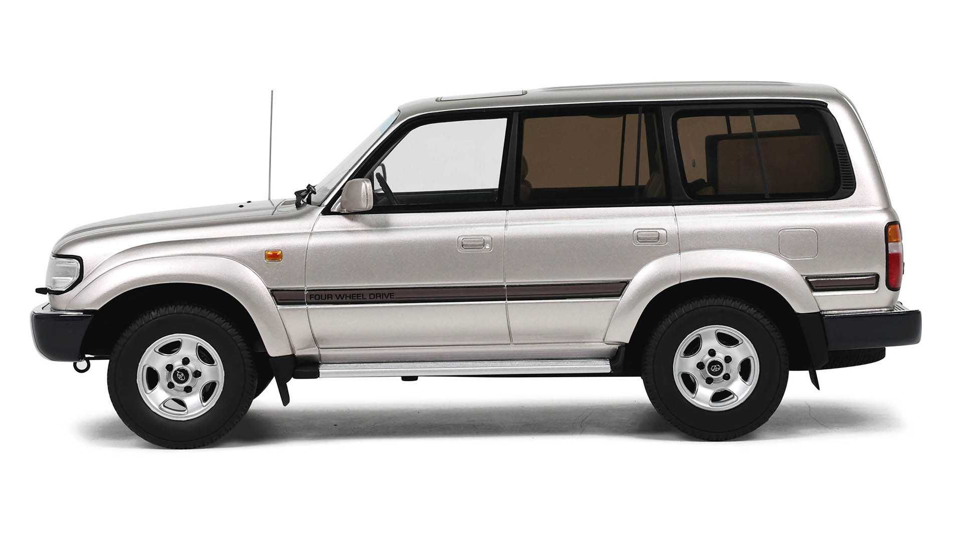 Model 1:18 Otto Toyota Land Cruiser HDJ80 1992 bejge (OT438)