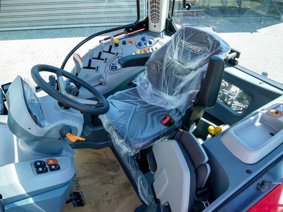 Ciągnik McCormick X6.135 przedni TUZ i WOM 127KM Przekładnia XtraShift