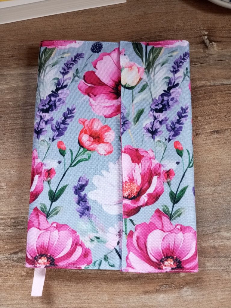 Otulacz na książki. Etui. Okładka.