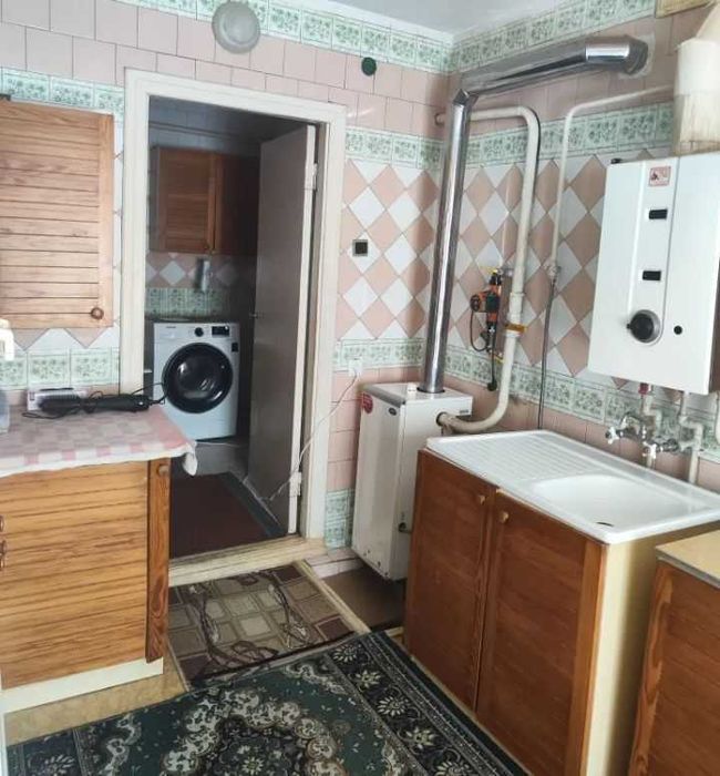 продам затишний будинок в чудовому районі,4 кімн,зручності гараж,5 сот