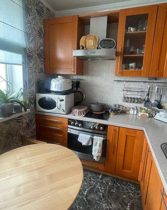 Продам 4-кімнатну квартиру на Олексіївці