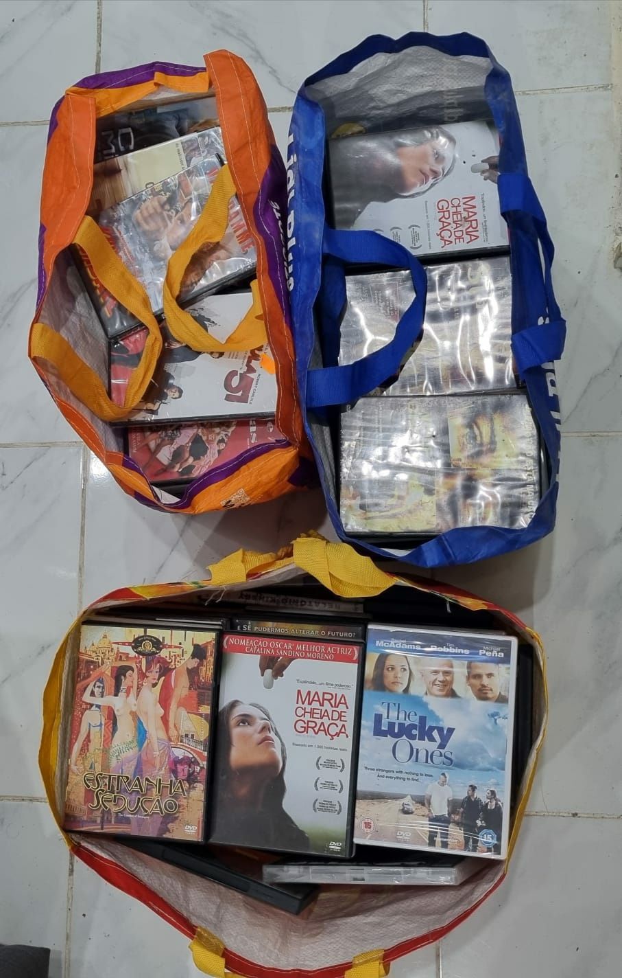 3 Sacos DVDs Originais mais de 100 só vendo o Lote para Despachar