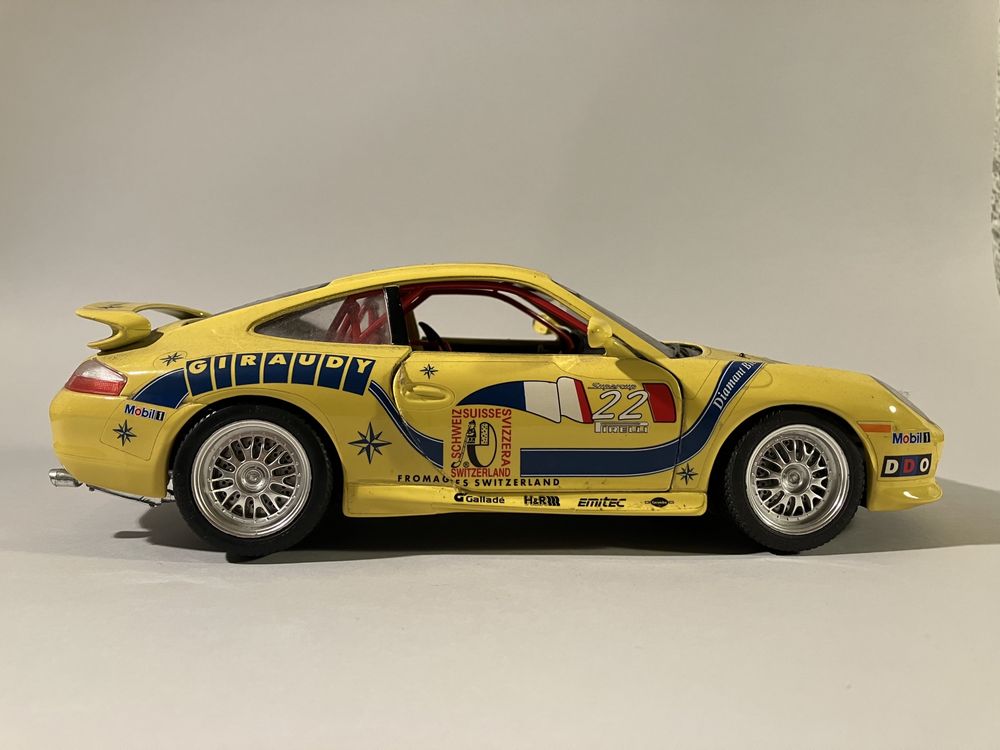 Porsche Carrera 911, 1997: escala 1/18