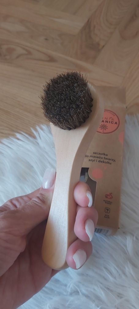 Szczotka do masazu twarzy omnia botanica masażer drewniana