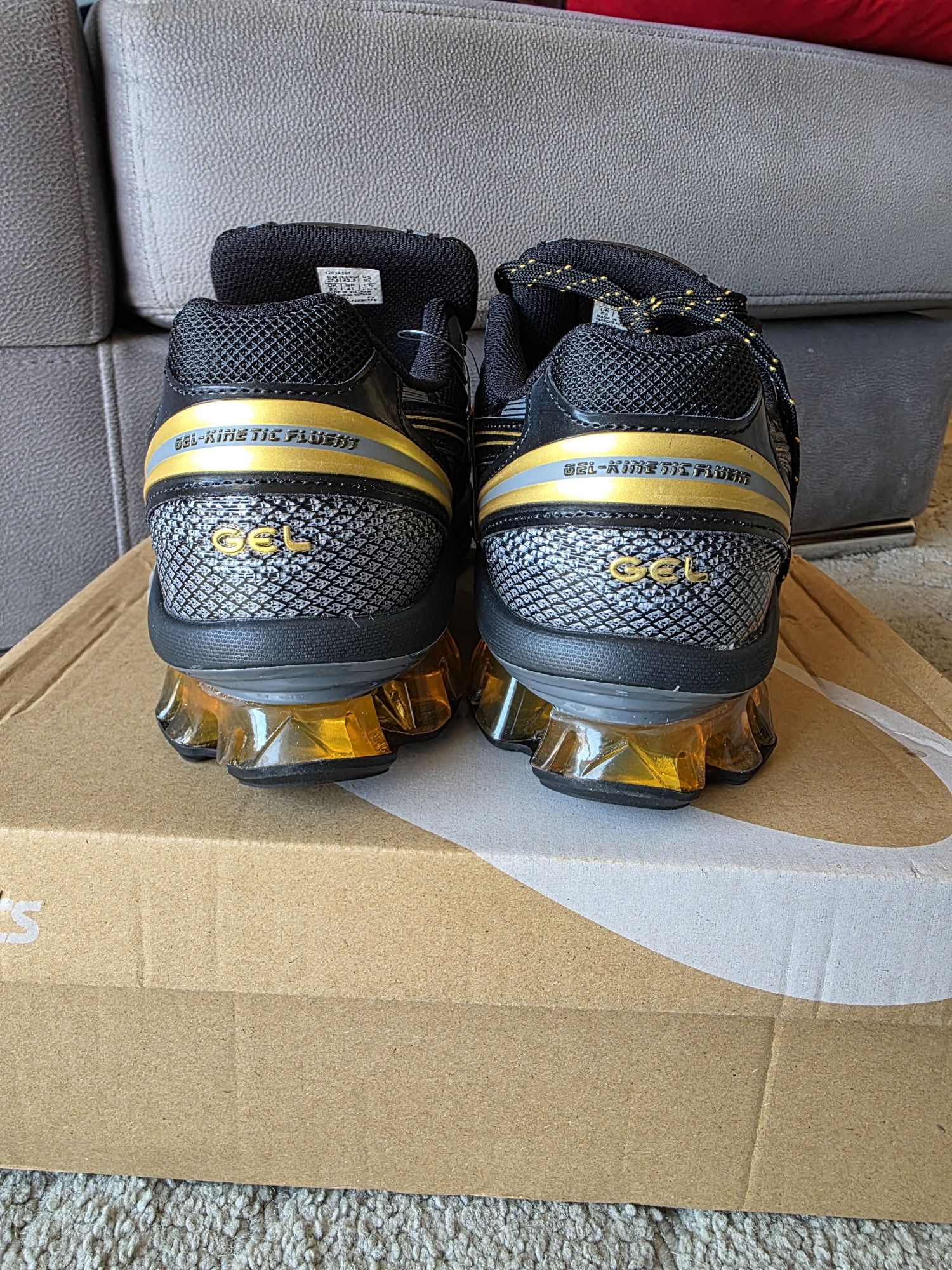 Sapatilhas Asics kinetic black and gold-numero 43,5