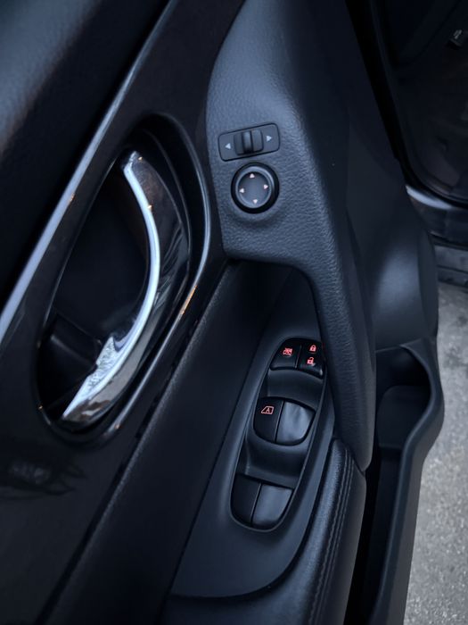 Продам автомобиль Nissan Rogue 2017 2.5 Газ