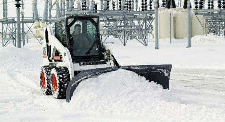 Уборка снега! Минипогрузчик Bobcat (бобкет, бобкат), гидромолот, ямобу