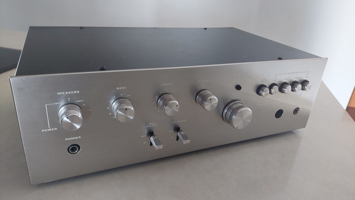 Amplificador stereo vintage marca Sansui