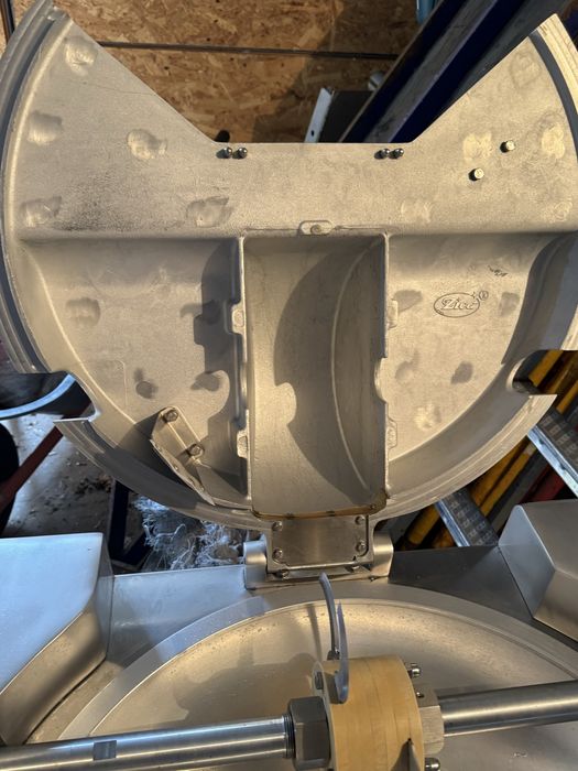 Кyтер мʼясний, Frosty